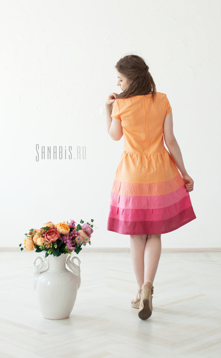 персиковое льняное платье